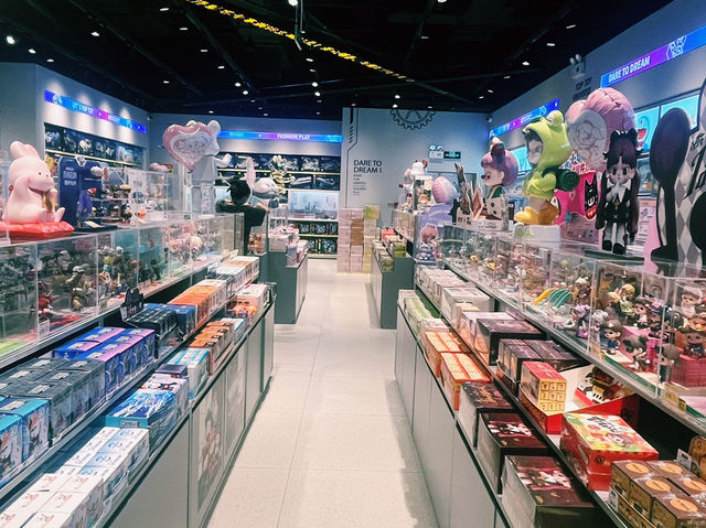 廣東省深圳市羅湖區一個雜貨店鋪：TOP TOY，適合觀光旅遊、度假休閒等！