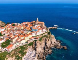 Cinque Terre, Italy | A Colorful Fairytale of Mountains and Sea Romance