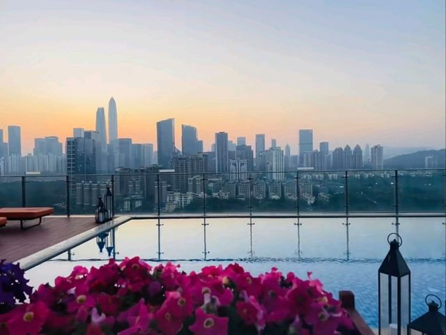 🏙️ 深圳CBD高空祕境！270°無邊際泳池打卡！下班直達「偽出國」度假天堂🌊✨