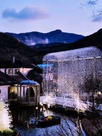 *【箱根の宝石箱：ガラスの森美術館でヴェネチアの輝きを体験】**  