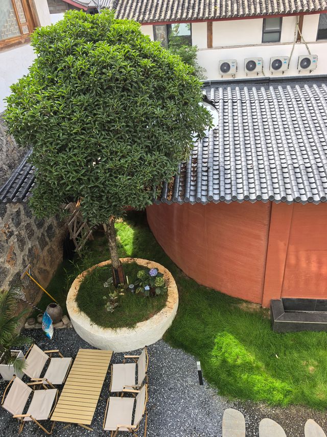 住進270°雪山觀景房！這家束河古鎮智能民宿太絕了