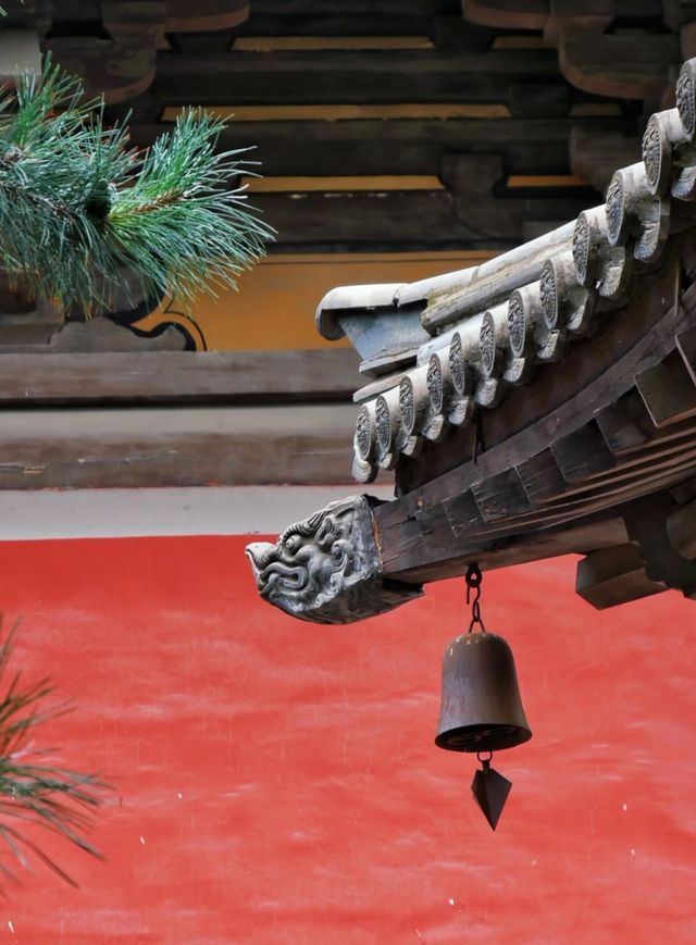 古城煙火氣 定格在磚瓦之間   當晨光漫過7.24公里的明代城牆，青磚黛瓦間便飄起刀削面的香氣，遠處