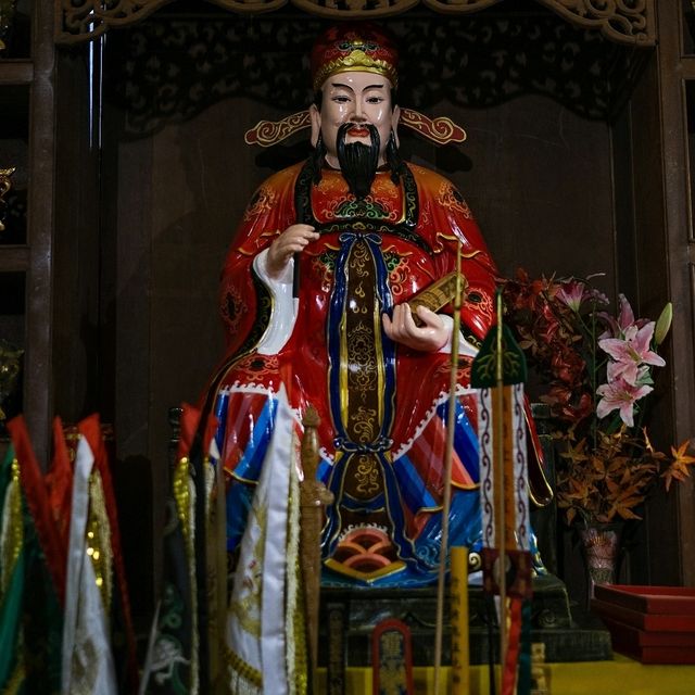 Inside Yushan’s Taoist Temple ⛩️🕯️
