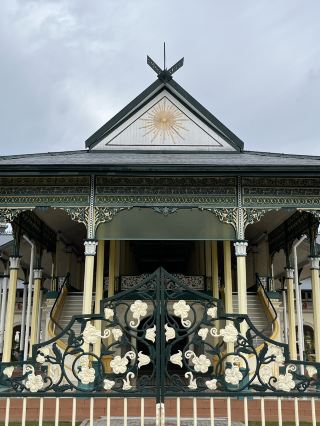 케다 왕립 박물관: 역사가 문 너머에서 속삭이는 곳