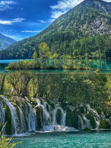 The Sapphire of the Human World | Like Falling into a Dreamy Wonderland