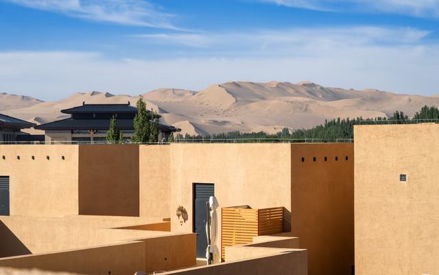 住進沙漠綠洲裡敦煌新開的頂奢酒店也太絕了吧！