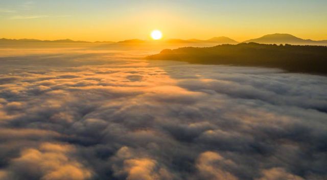 景邁山冬日雲海，磅礴壯闊如畫卷