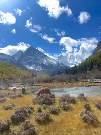 稻城亞丁的秋天，是上帝打翻的調色盤！