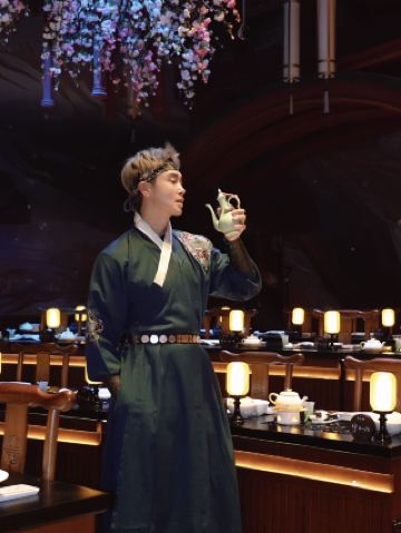 In Beijing, let's embark on a journey through a timeless dream of the Red Chamber.