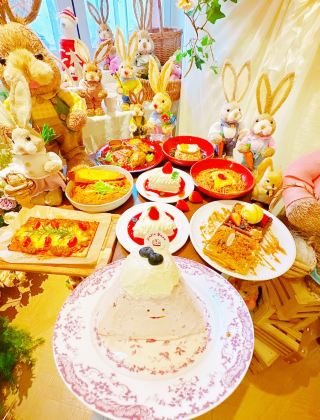 Wuhu's food is amazing! It feels like stepping into Alice in Wonderland.