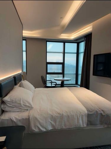 Jinziyuan Hotel (Hongtong Big Pagoda Tree Central Square Branch) | A landmark high-rise in Hongtong, the first choice for those seeking their roots in the Big Pagoda Tree. Address: Central Square, Xinjian Road, Hongtong County