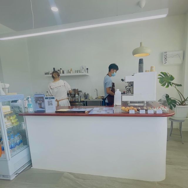 พาน้องๆ หนีแมวไปที่  "Begin Station coffee eatery"
