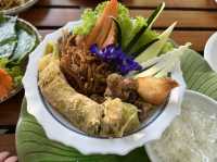 ร้านอร่อย บรรยากาศเหมือนทานในป่า ร่มรื่นมาก
