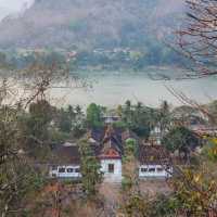 ชมวิวหลวงพระบางแบบ360องศา ณ วัดพระธาตุพูสี 