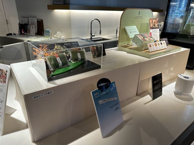 東京・羽田空港。第1ターミナル(南ウイング)保安検査場内の有料ラウンジ『POWER LOUNGE SOUTH 』