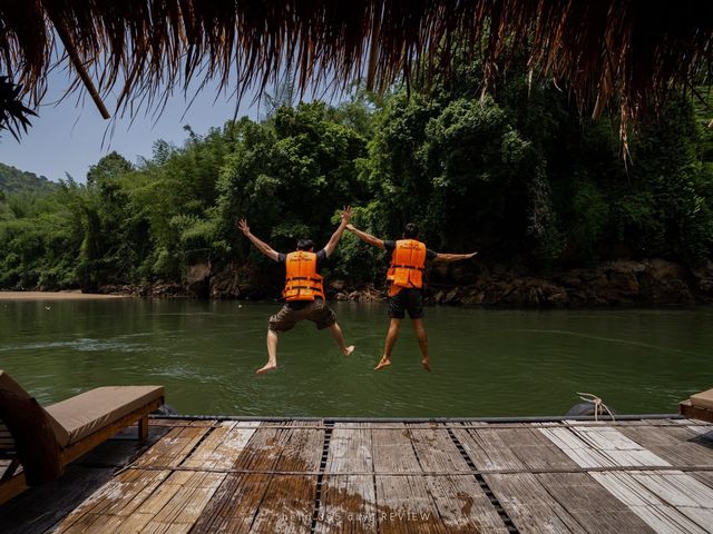 River Kwai Jungle Rafts สุขกับธรรมชาติตรงหน้า