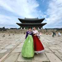 🇰🇷 Walk around Gyeongbokgung Palace in Hanbok