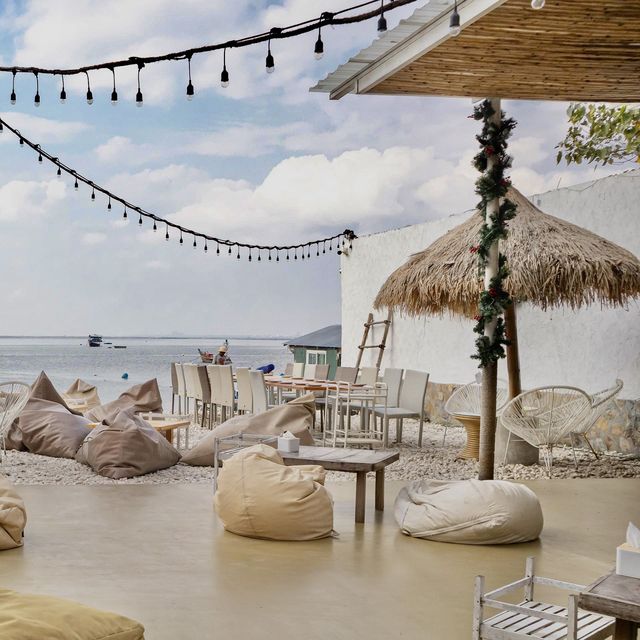 Hideout Beach Cafe & Bistro