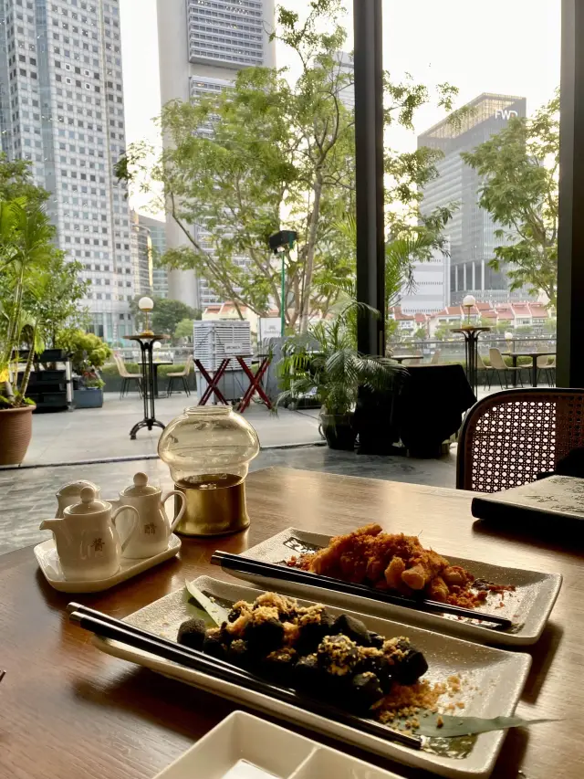 Exquisite local food by the Singapore River! 