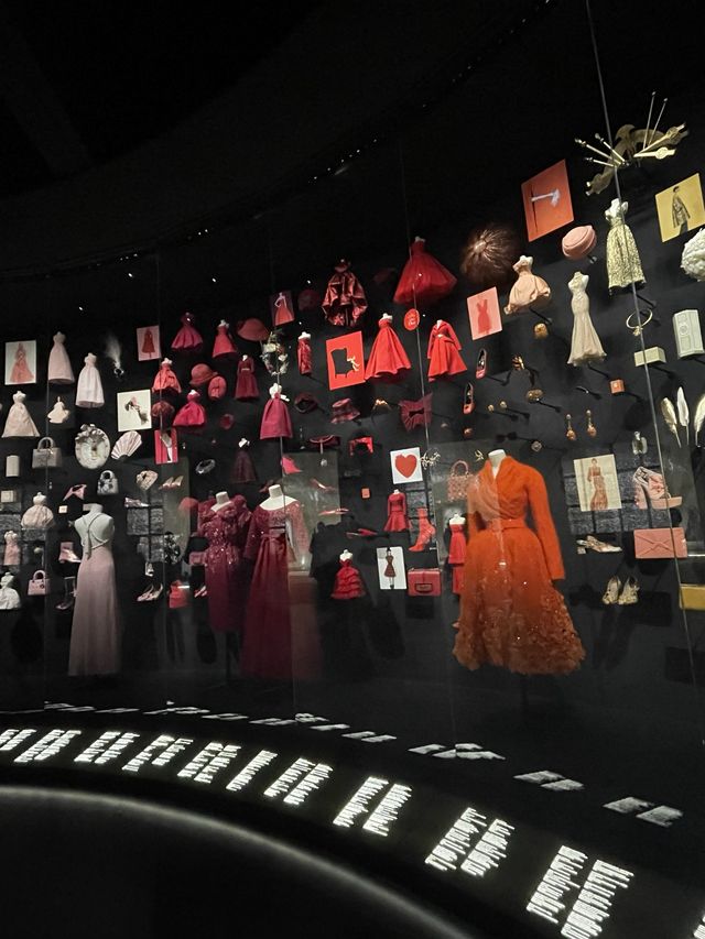 期間限定！ディオールの美術展で夢のひとときを。