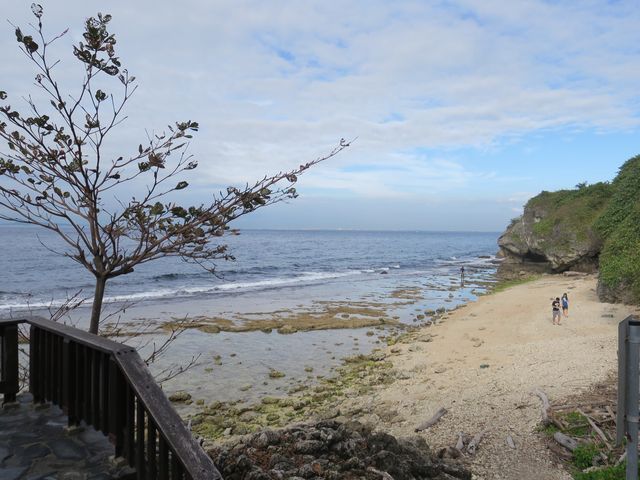 「美人沙灘」天空之鏡💙丨琉球最美海旁踏浪🌊