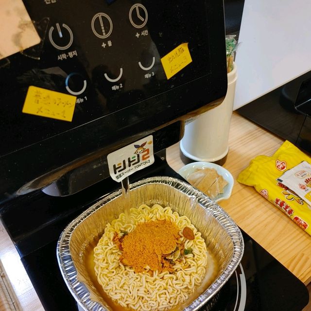 大阪コリアタウンでここだけ！自動調理器で熱々の韓国インスタントラーメン