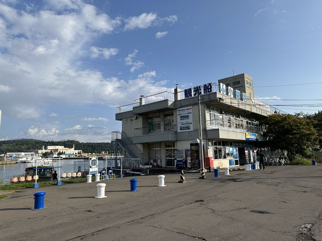 北海道・小樽。周遊観光・屋形船・レンタサイクルと観光にオススメしたい『小樽港 観光船乗り場』 