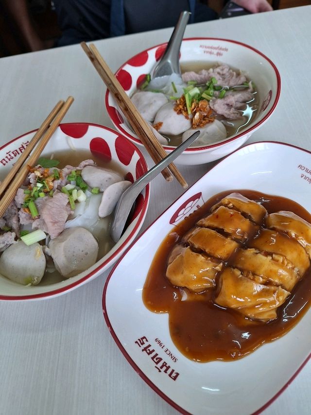 🍜 Noodle Soup with Beef Balls @ Thanadsri