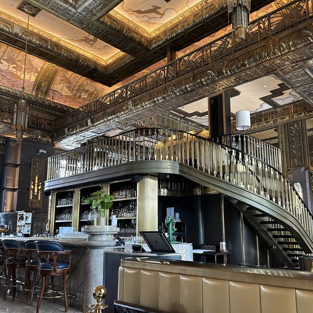 Glamorous Atlas Bar