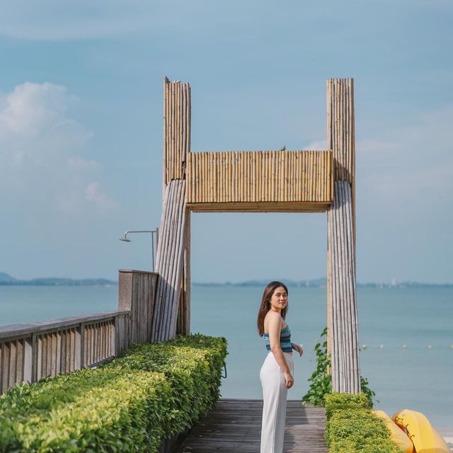 บ้านพลอยสี Baan Ploy Sea ที่พักติดทะเลน้ำใสหาดสวย