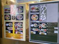 福岡・天神。390円でとんこつラーメンを楽しむ『楽勝ラーメン』