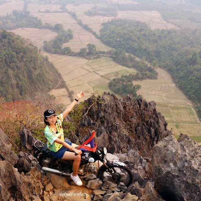 จุดชมวิว "ผาหนามไซ" ผาวัดใจแห่งวังเวียง
