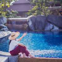 รีสอร์ทสระน้ำตก ดับร้อนริมทะเล
