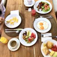 Buffet brakefast by the pool