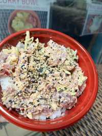 ️ 【ハワイ】コスパ最強なポケ丼はここ！いつも超行列の人気店マグロスポットに行ってきた！