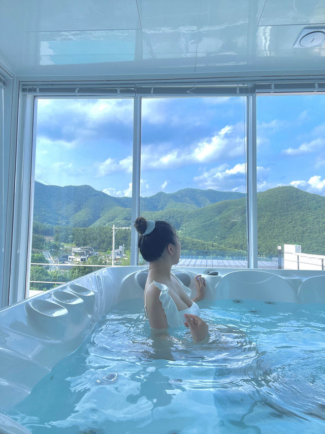 마운틴뷰와 함께한 야외수영장은 물개를 위한곳 🦭🏔️