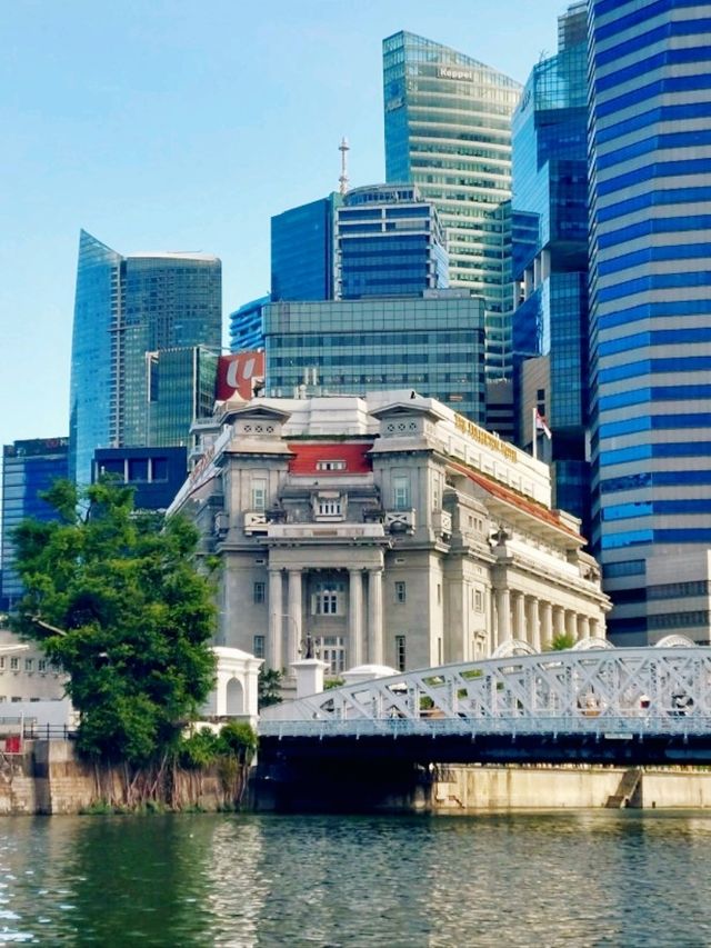 Picturesque Walk in the Red Dot City