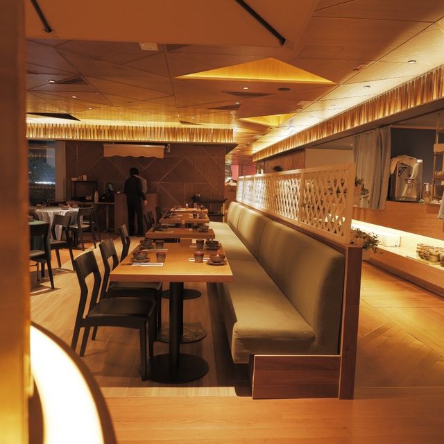 山頂賞夜景嘆雅致點心，晚市套餐好抵食