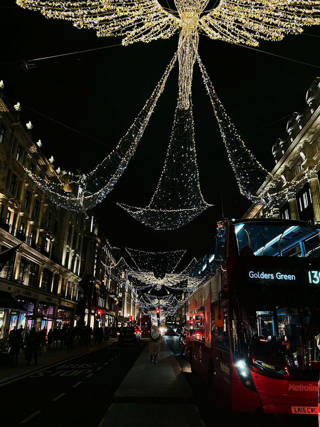 Shopping in London? Only in Oxford St! 🇬🇧