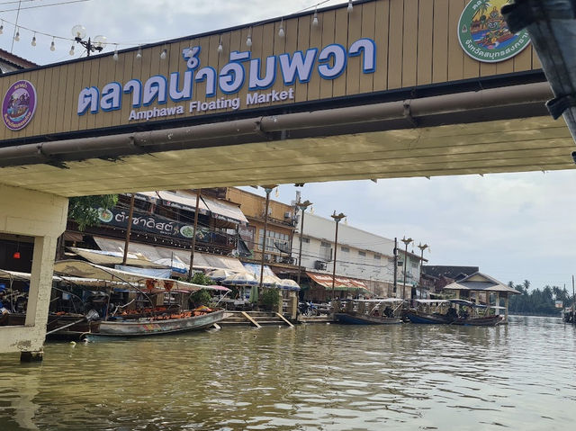 นั่งเรือชมหิ่งห้อย ที่ตลาดน้ำอัมพวา
