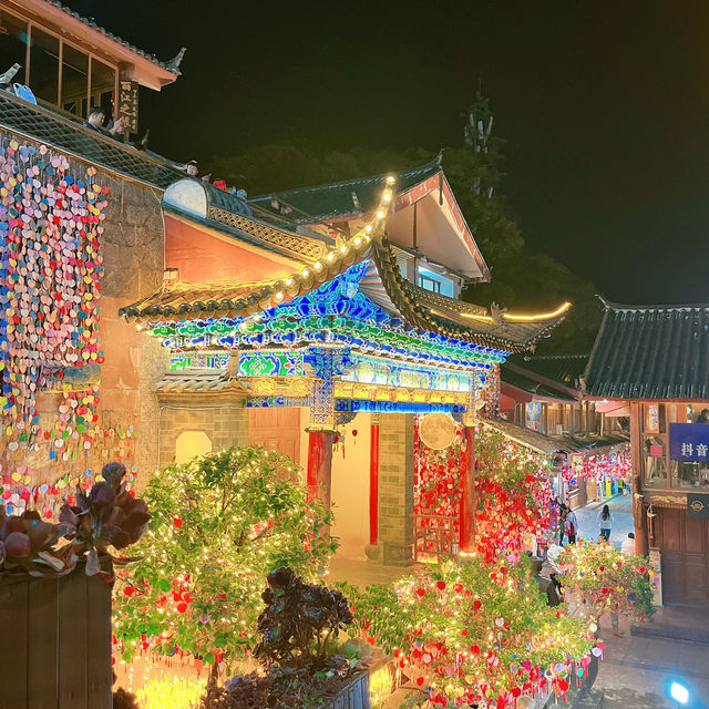 金燦燦的麗江古城