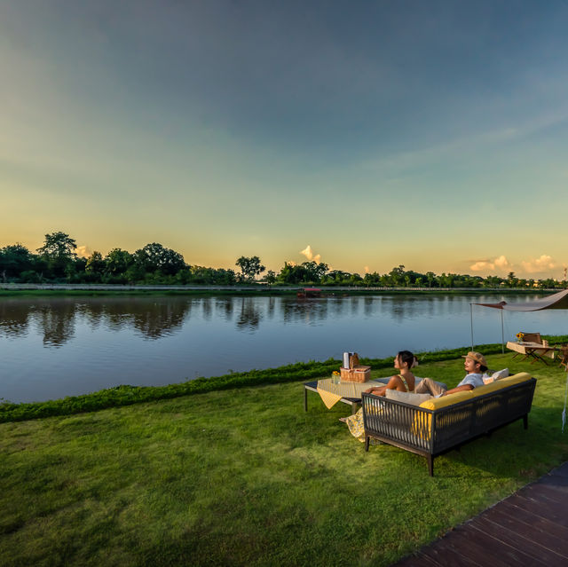 เที่ยวในตัวเมือง พักรีสอร์ทสุดหรูริมแม่น้ำ 🌅
