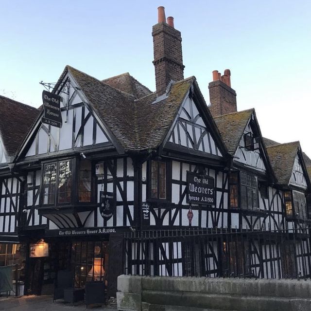 「Canterbury市區必去！The old weaver’s house旁小河通道，享受英國田園風景！」