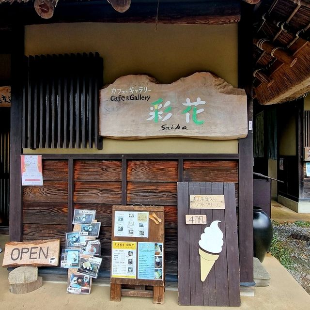 Kayabuki No Sato หมู่บ้านเก่าอันแสบสงบ