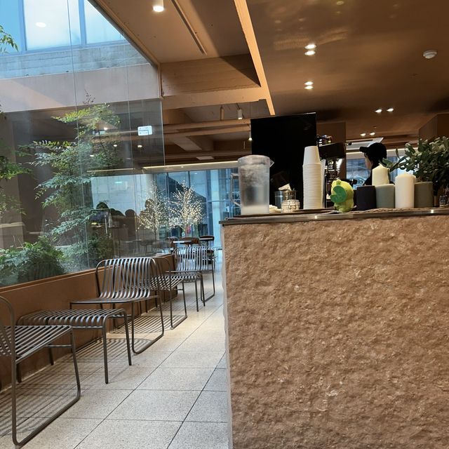 弘大入口駅！朝早くからやっているbakery cafe!