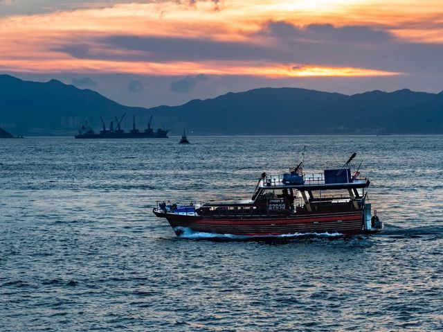【香港景點】西環鐘聲泳棚：經典海景，香港的舊日風情。