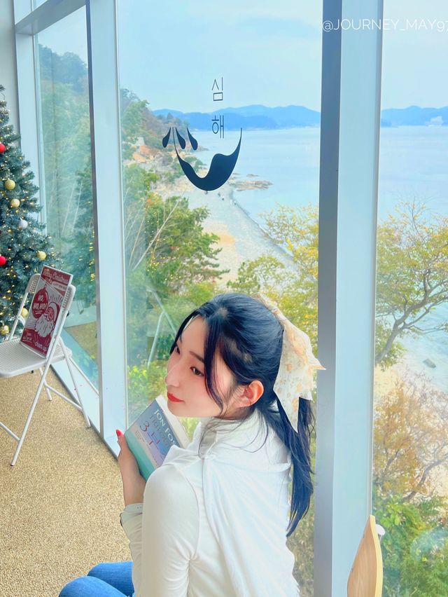 매미성 뷰 #통창카페 에 순수 #오션뷰 100% 거제도 바다 통채로 담아낸 너무 이쁜 오션뷰 카페 어때요? 매미성 뷰 #통창카페 에 순수 #오션뷰 100% 거제도 바다 통채로 담아낸 너무 이쁜 오션뷰 카페 어때요?