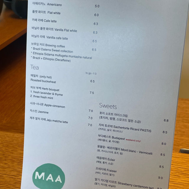 다양하고 맛있는 조합의 디저트를 맛볼수있는 카페 마