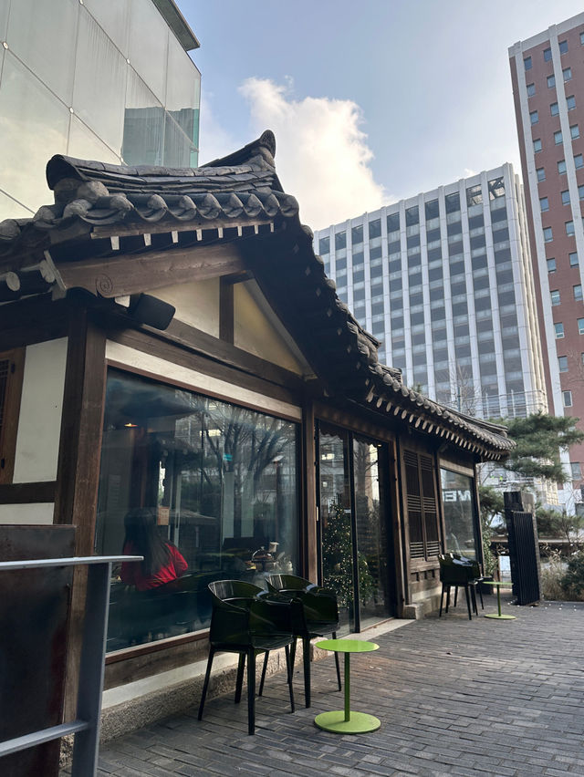 🏖️프릳츠 원서점: 창덕궁 옆 한옥과 돌탑이 예쁜 한국적인 카페