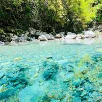 山中溪：清澈溪水與蒼翠山林的夢幻仙境，享受自然恬靜之美